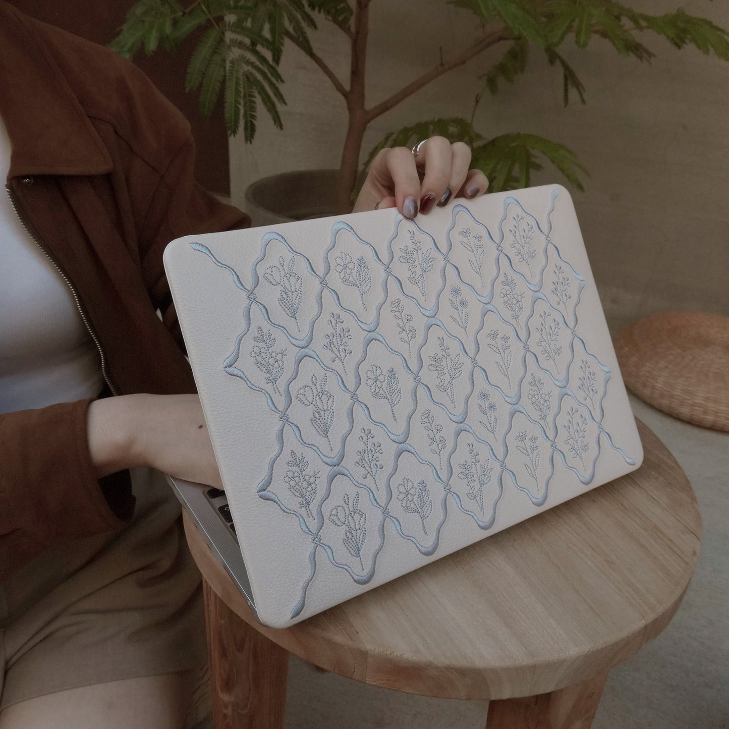 Embossed Floral Light Blue ♾ Mac Case