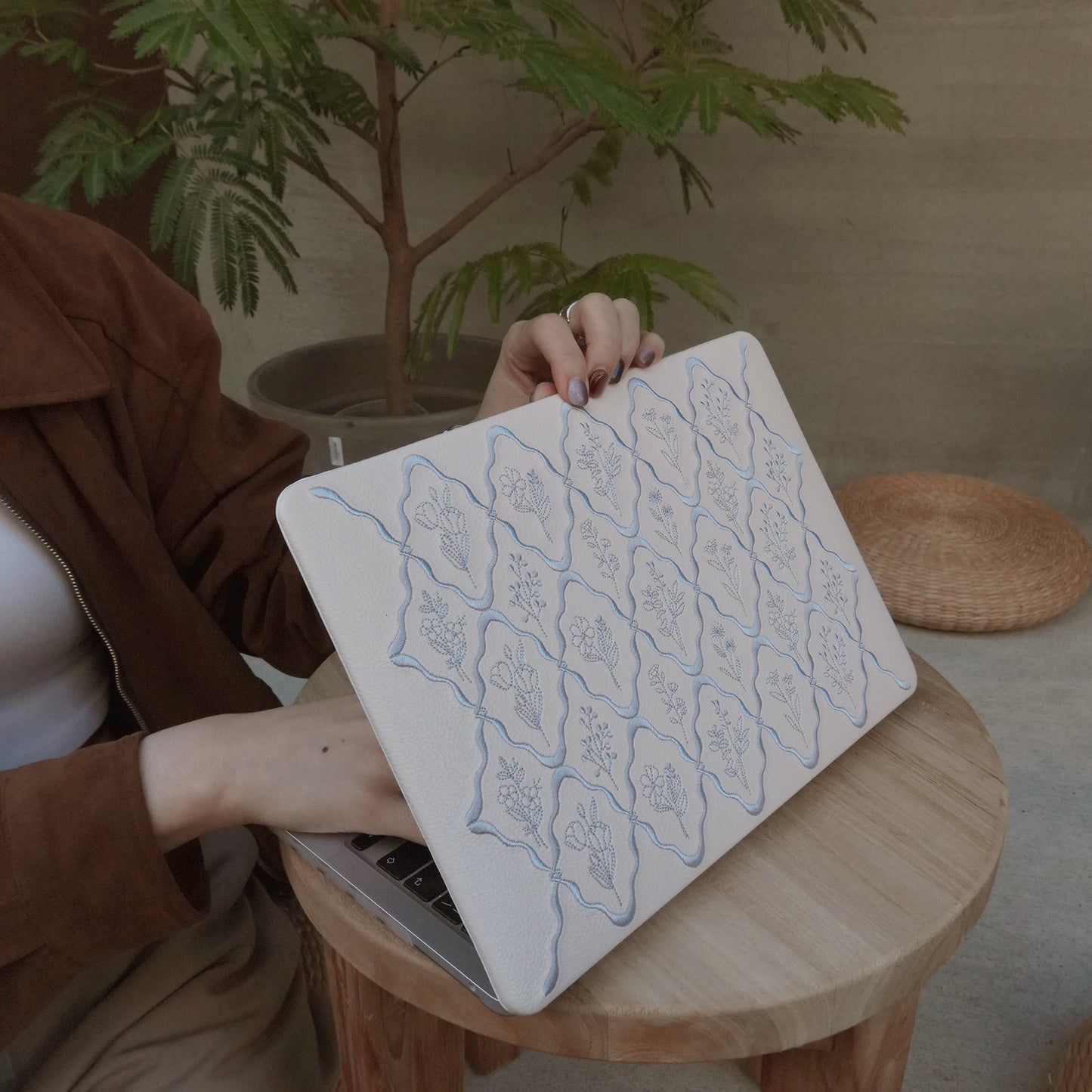 Embossed Floral Light Blue ♾ Mac Case