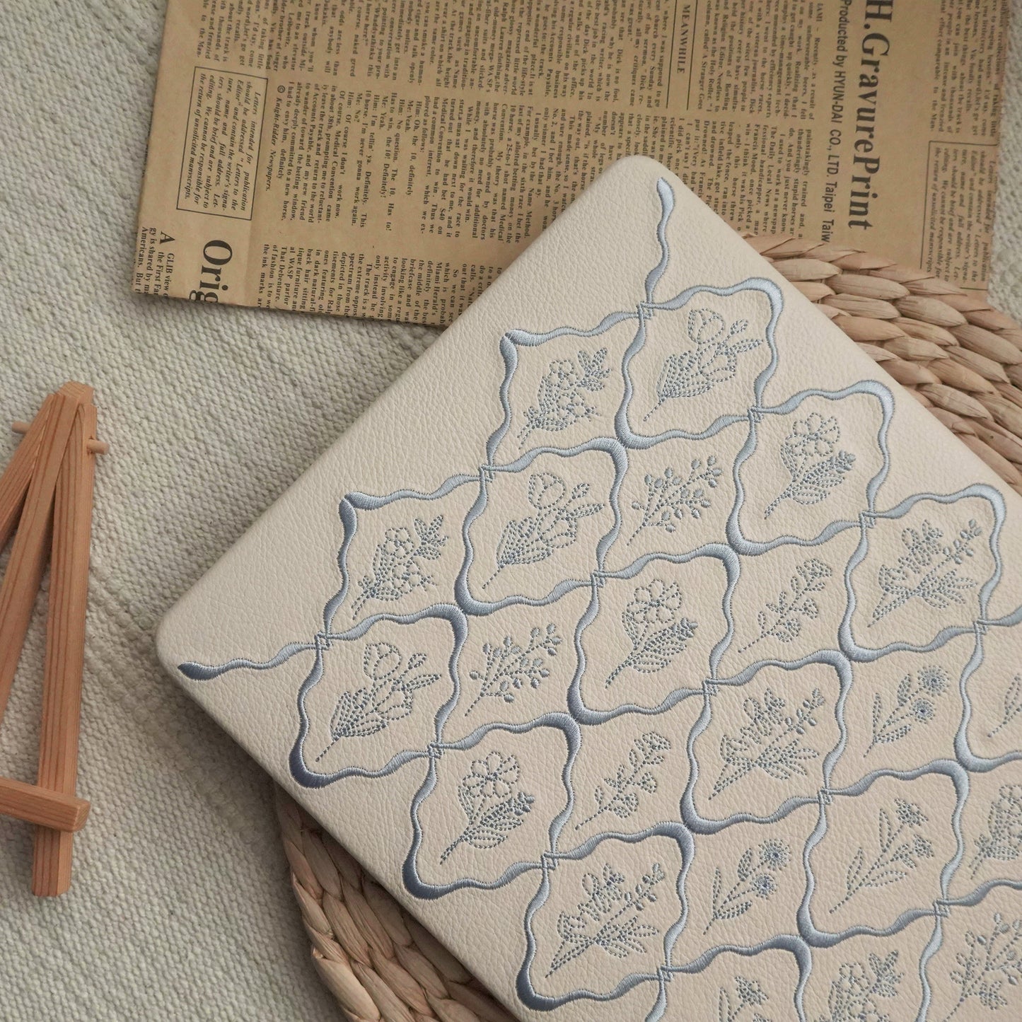 Embossed Floral Light Blue ♾ Mac Case